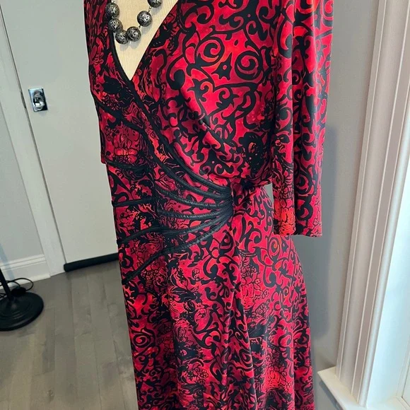 Easy care elbow sleeve dress - Picture 5 of 9